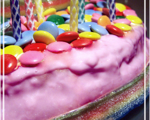 Truskawkowy tort urodzinowy