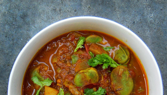 Curry z bobem i ziemniakami